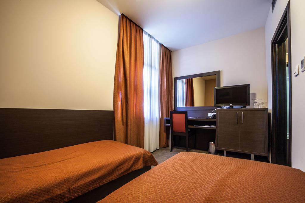 Hotel Terminus Podgorica Rom bilde